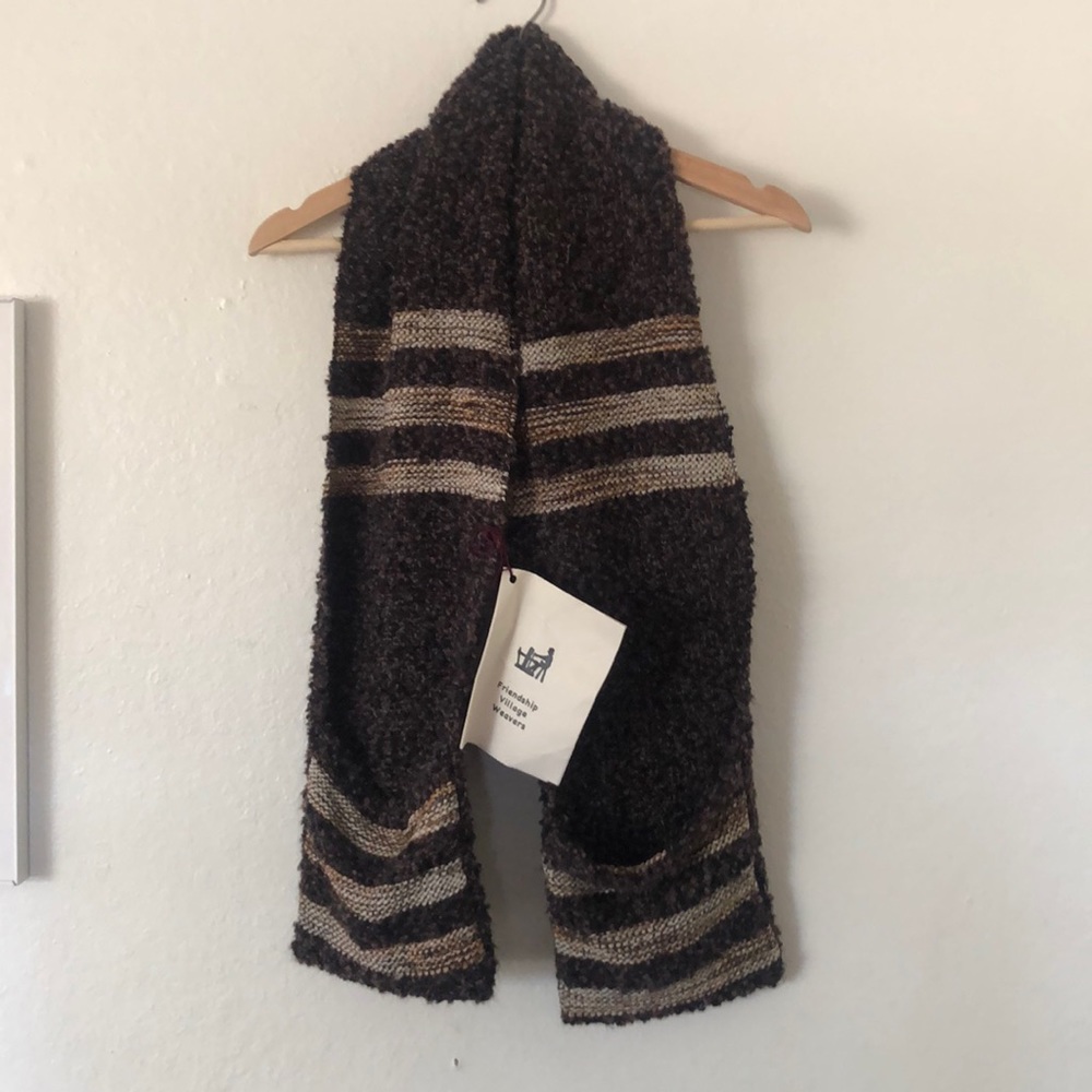 Friendship Village Weavers Cotton Boucle Scarf w/ Pockets in Brown Cream